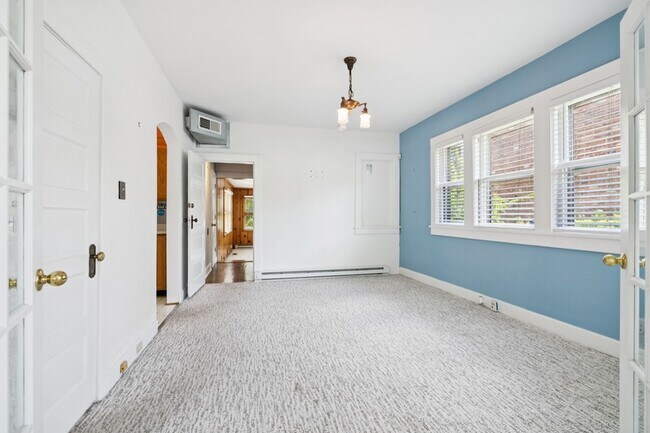 Building Photo - 1604 17th Ave S