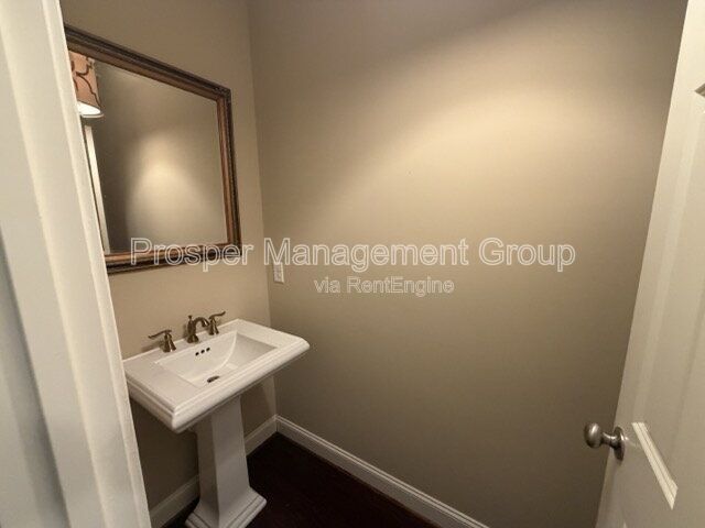 Building Photo - 11 Shadwell St