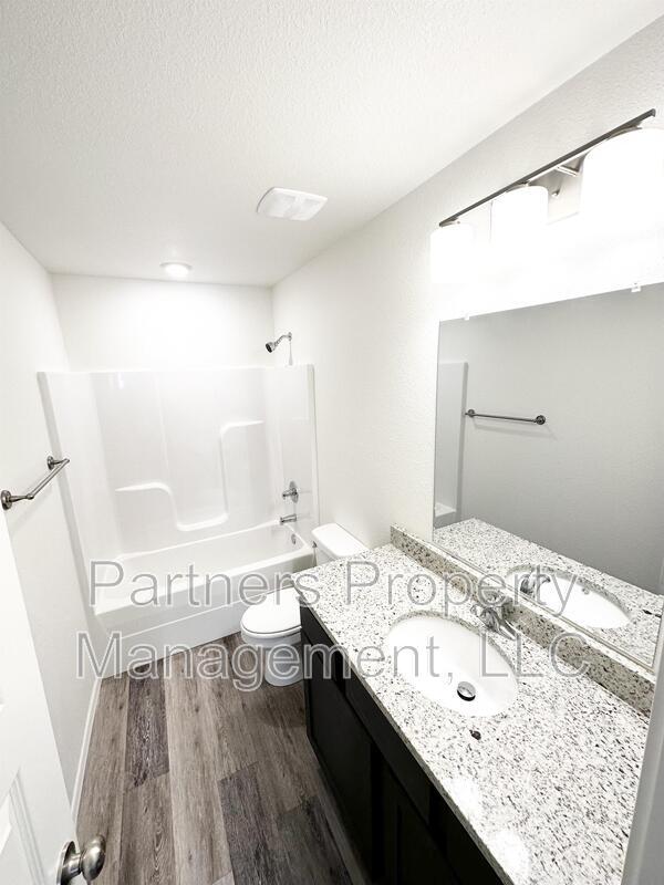 Building Photo - 875 S Amarillo Ave