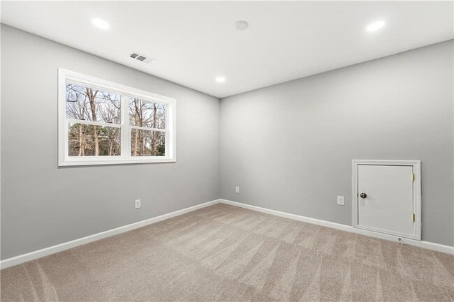 Building Photo - 450 Oliver Ridge Dr