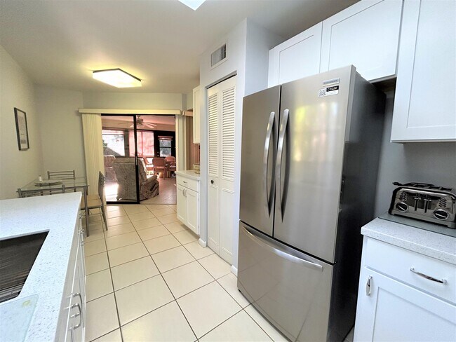 Building Photo - 3101 Lucerne Park Dr