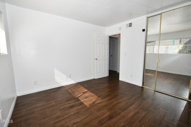 Building Photo - 2604 Sextant Ave