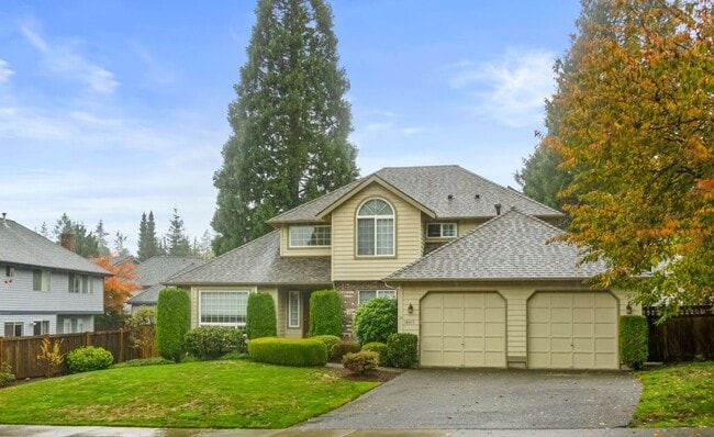 Primary Photo - Lovely 3 Bedroom + Bonus Room with Spaciou...