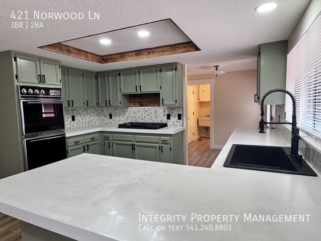 Building Photo - 421 Norwood Ln
