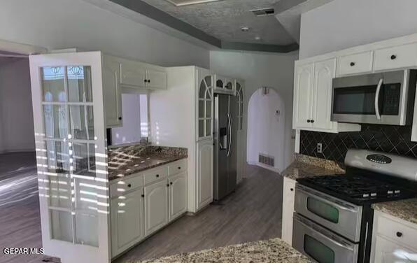 Building Photo - 601 Willow Glen Dr