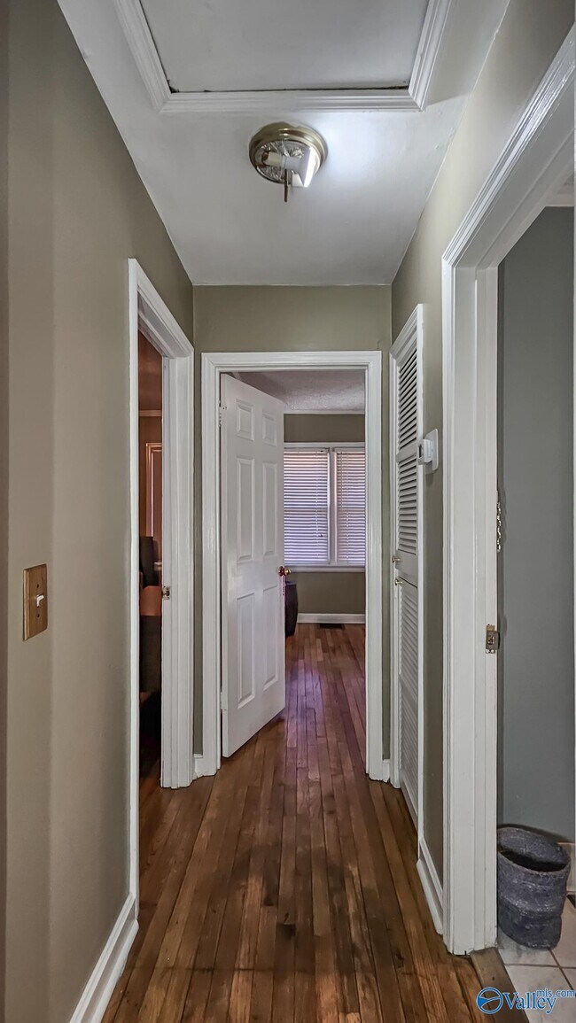 Building Photo - 1203 Governors Dr SE