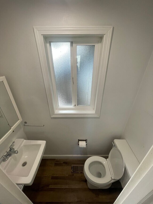 Building Photo - Must See 3 Bedroom with Fenced Yard!