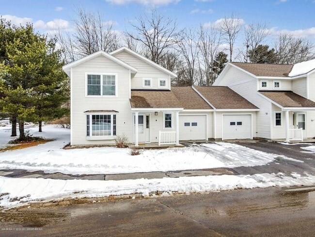 Building Photo - 3BR/2.5BA Townhouse Available July 1st!!! - Great Residential Neighborhood!!