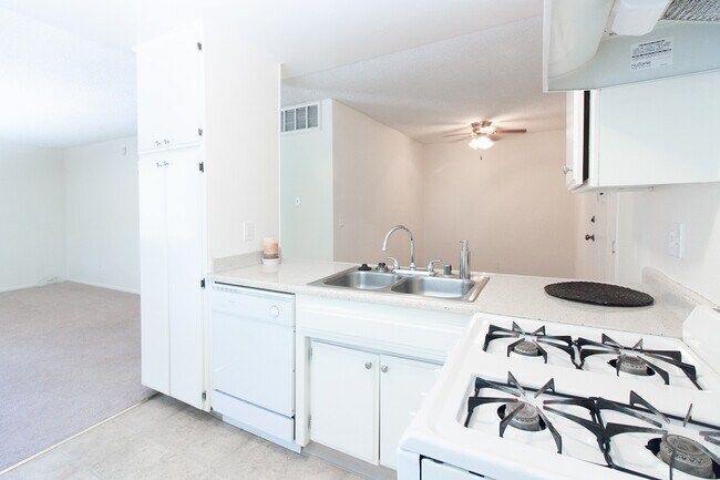 Building Photo - 10827 Morrison St