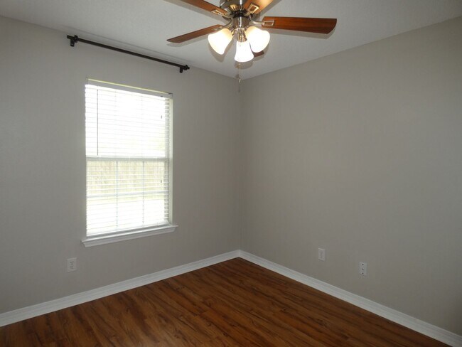 Building Photo - Charming Brick Home - Stonebrook
