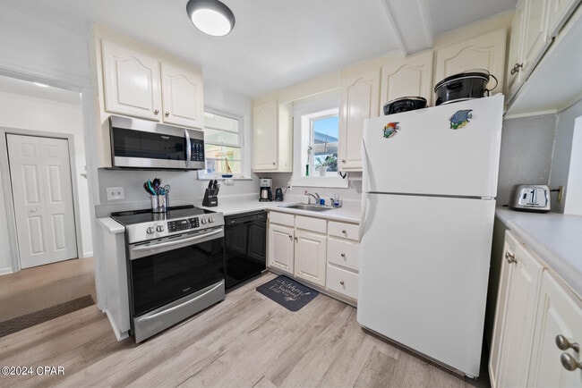 Building Photo - 412 Lantana St