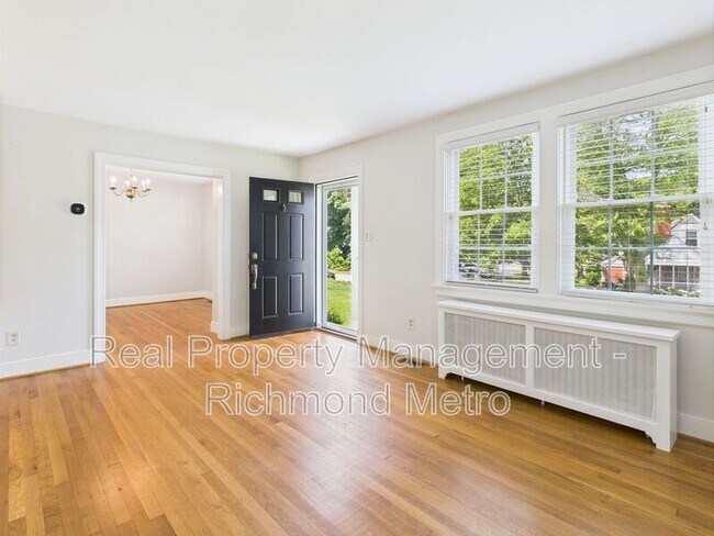 Building Photo - 1101 Normandy Dr