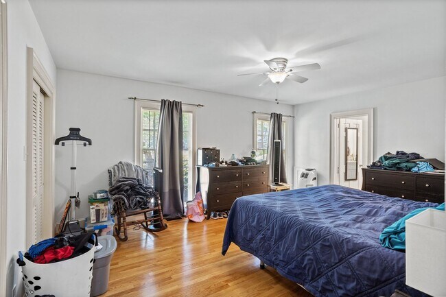 Building Photo - Beautiful brick home on a 1-acre lakefront...