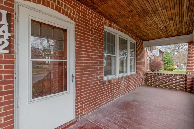 Building Photo - 142 Riddle Rd