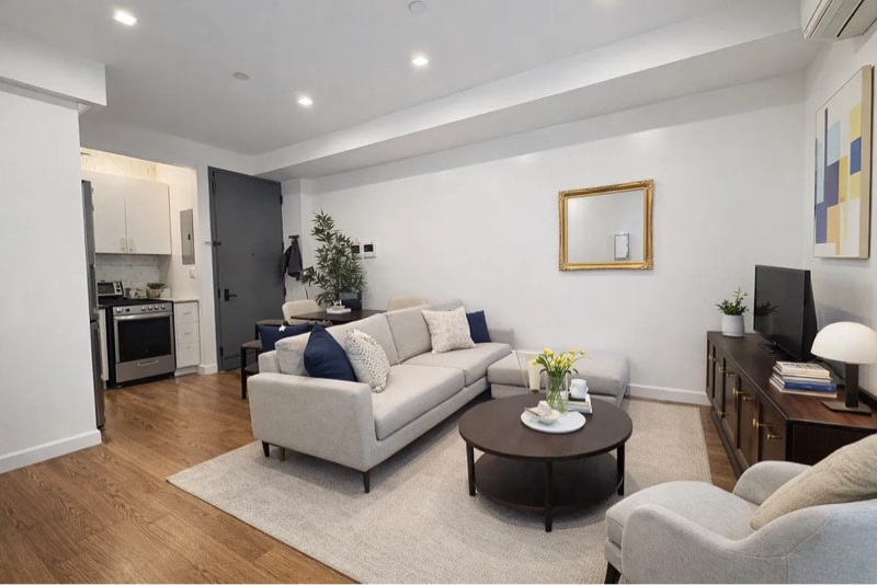 Building Photo - 321 Woodbine St