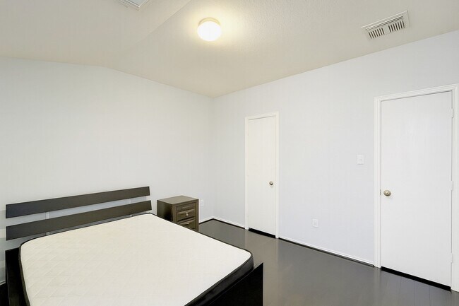 Building Photo - 18311 Olive Leaf Dr