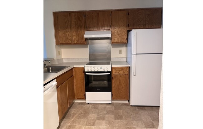 Building Photo - 5200 Case Ave