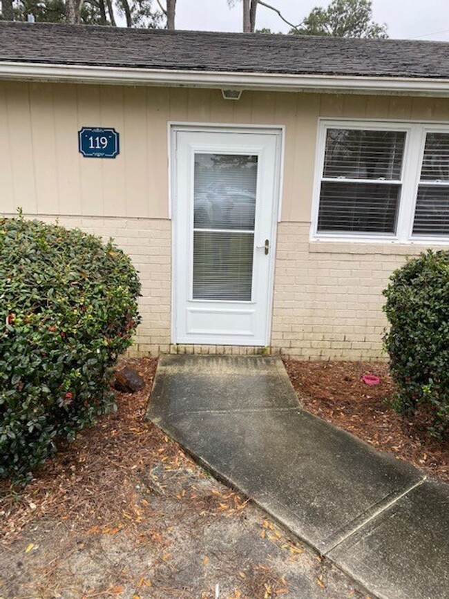 Building Photo - SEAGATE VILLAGE - Located off Greenville A...