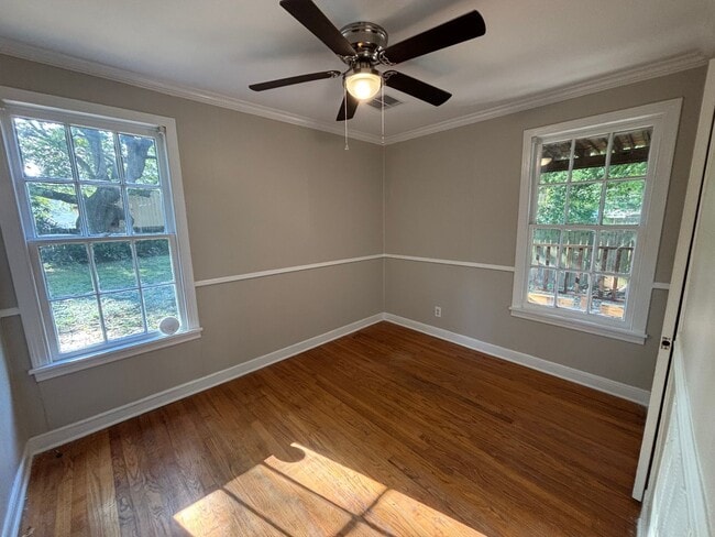 Building Photo - Charming Broadmoor Home