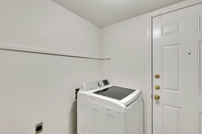 Building Photo - Great 3 bedroom home in South Austin!