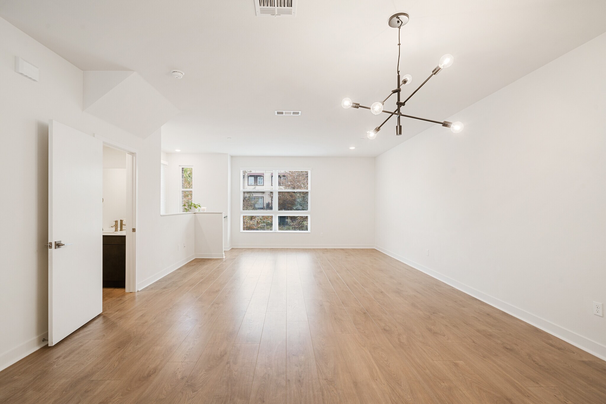 Building Photo - 2700 E Chaucer St