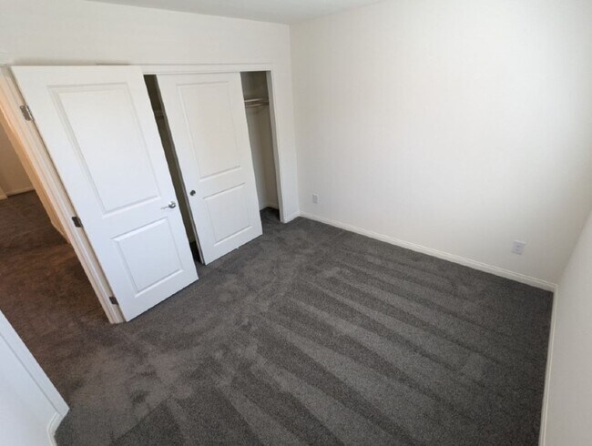 Building Photo - 10947 Cheshire Wds Ave