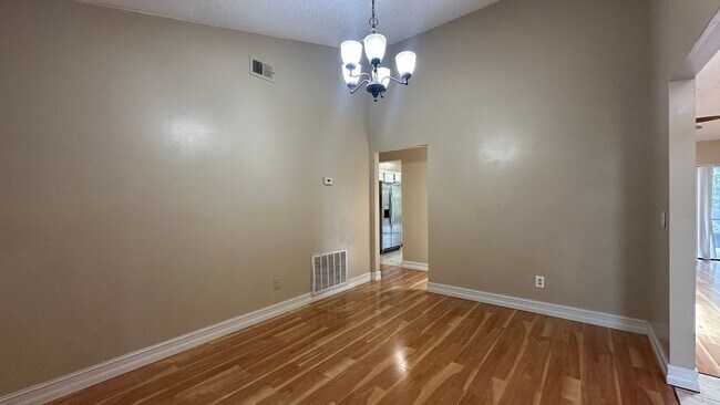 Building Photo - 487 Carrigan Ave