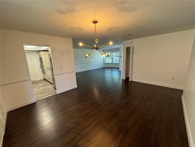 Building Photo - 5246 Royal Oak Dr