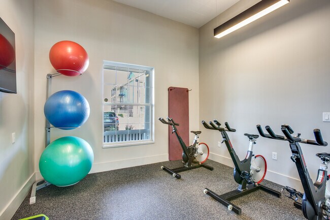 Building Photo - Enjoy 1 Month Free Rent – Apply Today!