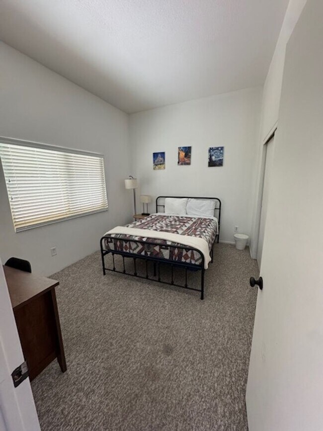 Building Photo - Northwest-3 bedroom/ 2 bathroom single family home w/ pool!