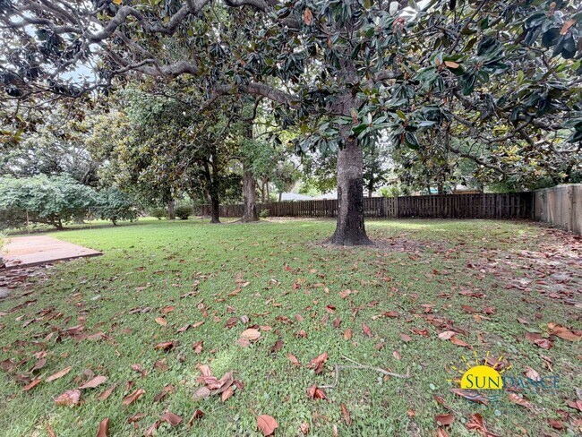 Building Photo - Lovely 3 Bedroom Home in Fort Walton Beach!