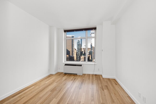 Building Photo - 325 5th Ave