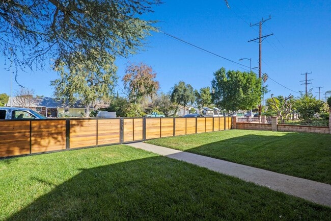 Building Photo - 17434 Saticoy St
