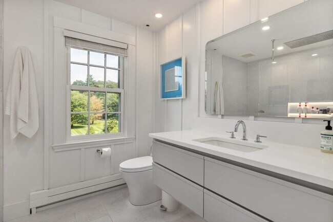 Building Photo - 910 Central Rd