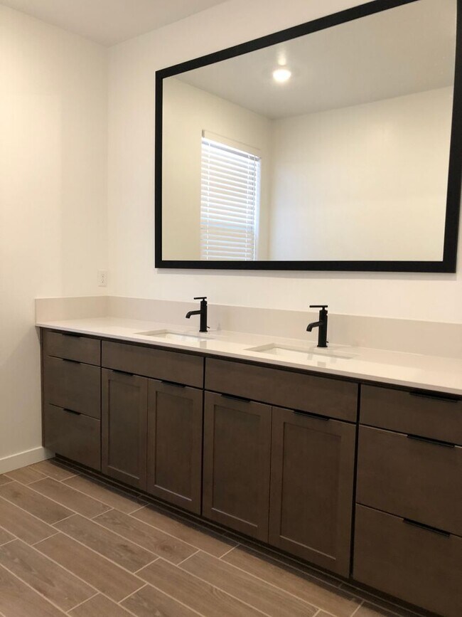 Building Photo - New Build, Modern Home in SW Bakersfield