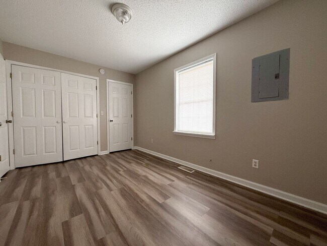 Building Photo - 1948 E 1st St