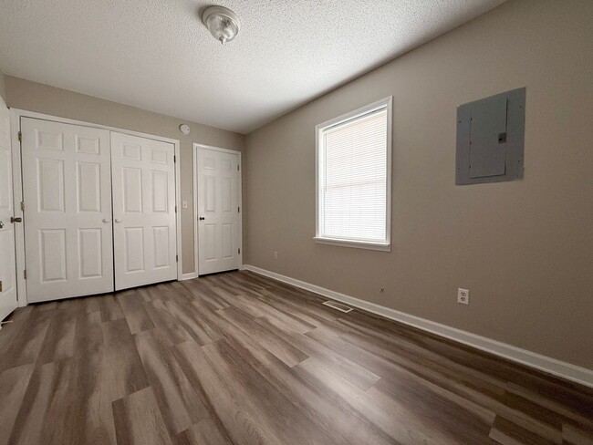 Building Photo - 1948 E First St