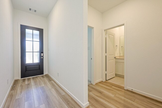 Building Photo - 21510 Banpo Bend Dr
