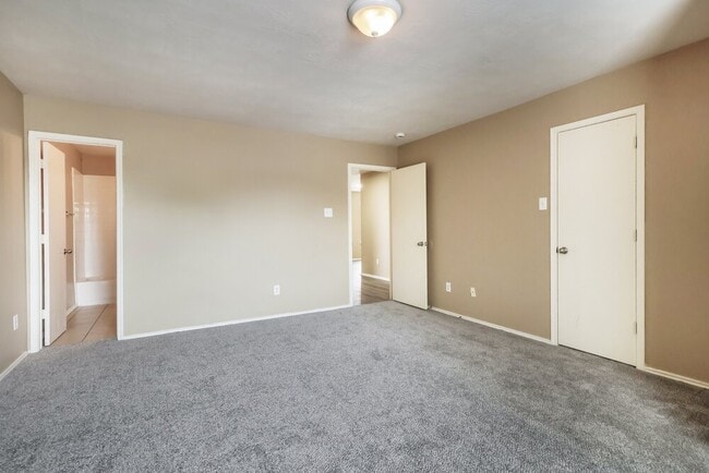 Building Photo - 21211 Linden House Ct