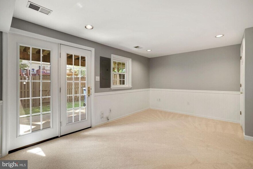 Building Photo - 44022 Laceyville Terrace