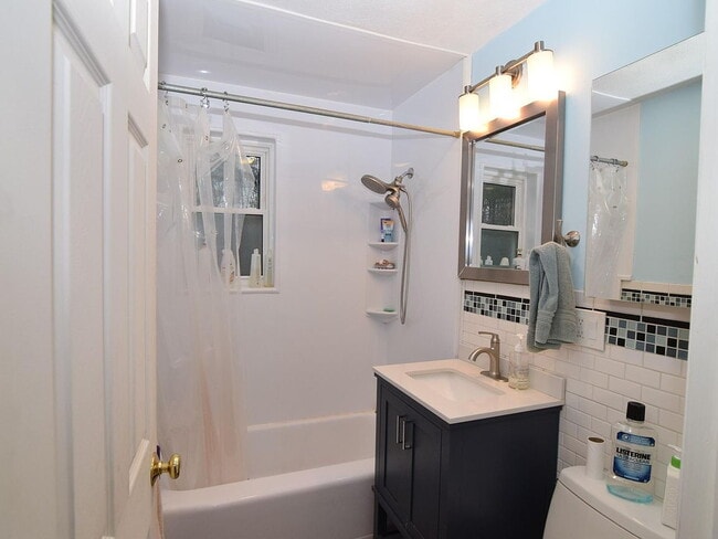 Building Photo - 63 Lionel Ave