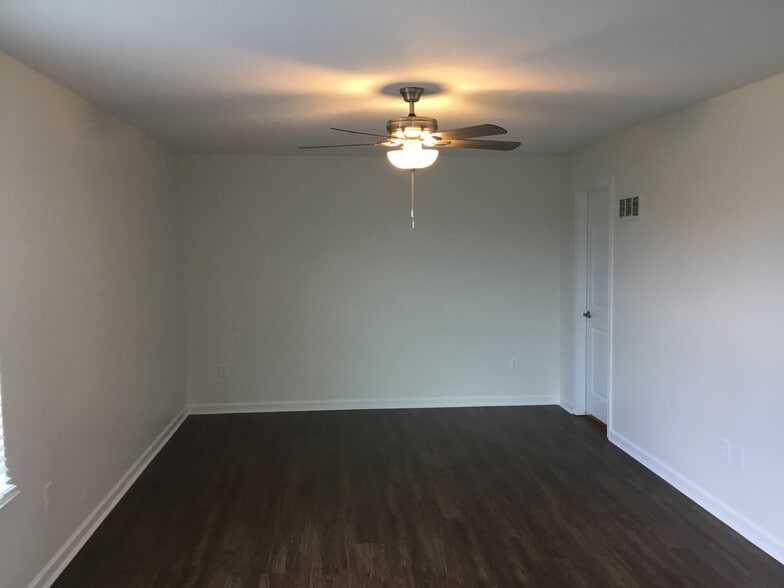 Building Photo - 1395 Apple Farm Dr
