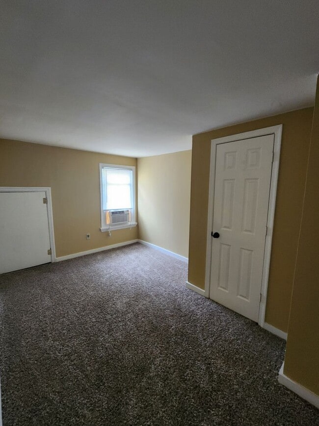 Building Photo - 2 Bedroom Single Family Home