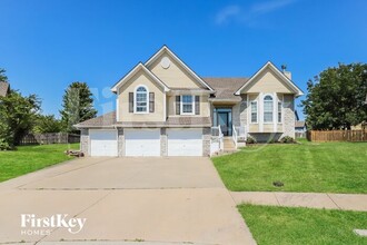 Building Photo - 2300 SW Stone Bridge Ct