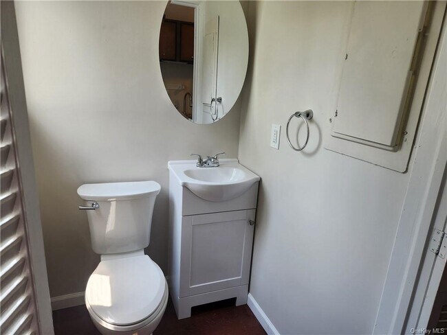 Building Photo - 2 Elmhurst Ave