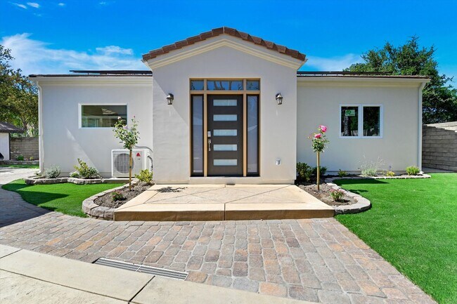 Building Photo - RENT DROP & 50% Off 1st Mo.! New 1 Bed + Flex Rm & 2 Bath ADU – Agoura Hills | 800 Sq Ft
