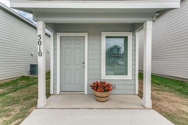 Building Photo - Brand-New 2BR Home w/ Loft, Private Yard & Internet Included Near Randolph AFB