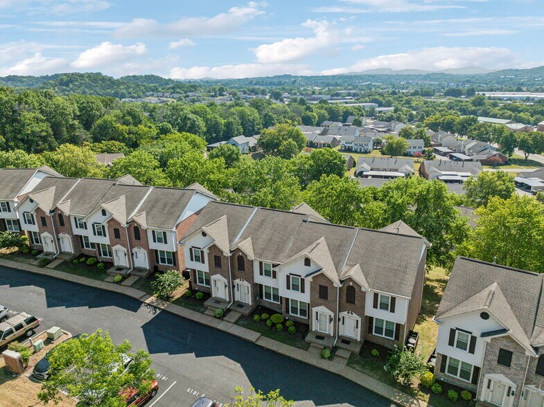 Building Photo - 1614 Brentwood Pointe