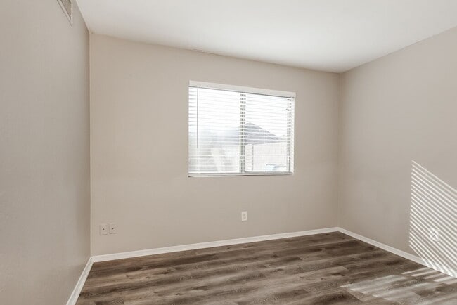 Building Photo - 13833 W Keim Dr