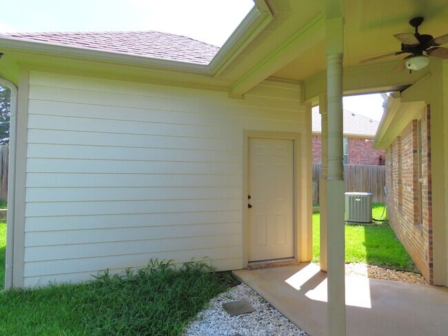 Building Photo - Extraordinary 3 Bedroom, 2 Bath Home in Southeast Tyler! Coming Soon!